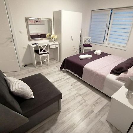 Apartman Lidija Dinjiska Bagian luar foto