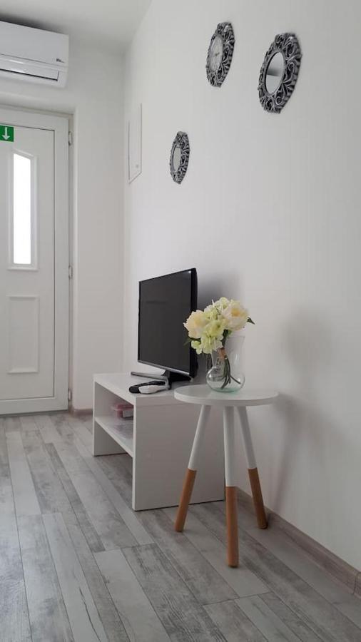 Apartman Lidija Dinjiska Bagian luar foto