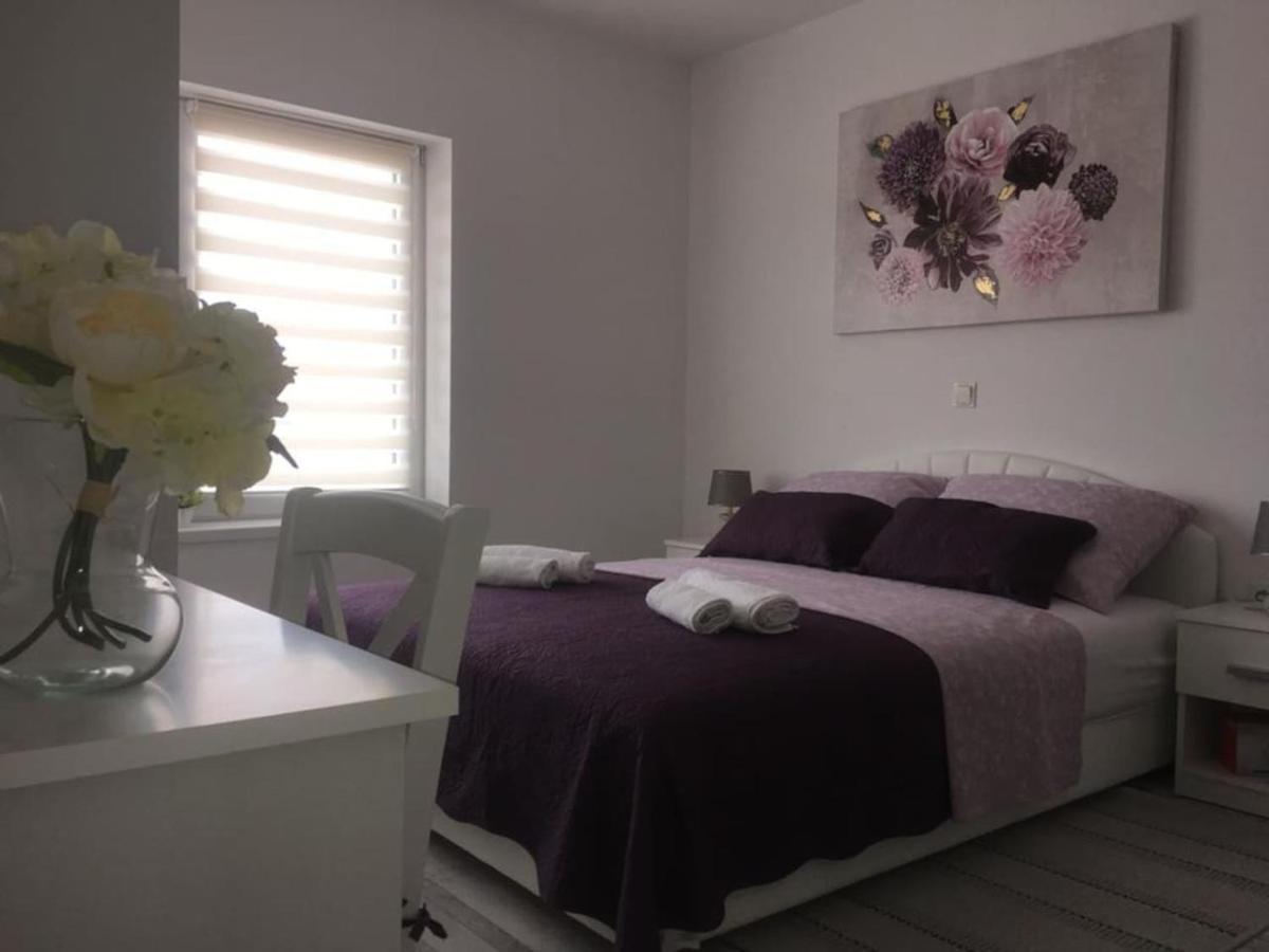 Apartman Lidija Dinjiska Bagian luar foto
