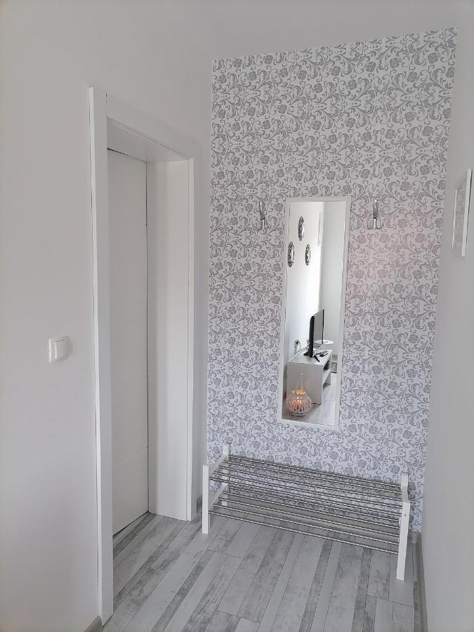 Apartman Lidija Dinjiska Bagian luar foto