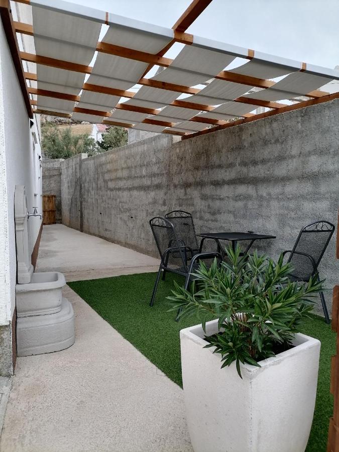 Apartman Lidija Dinjiska Bagian luar foto