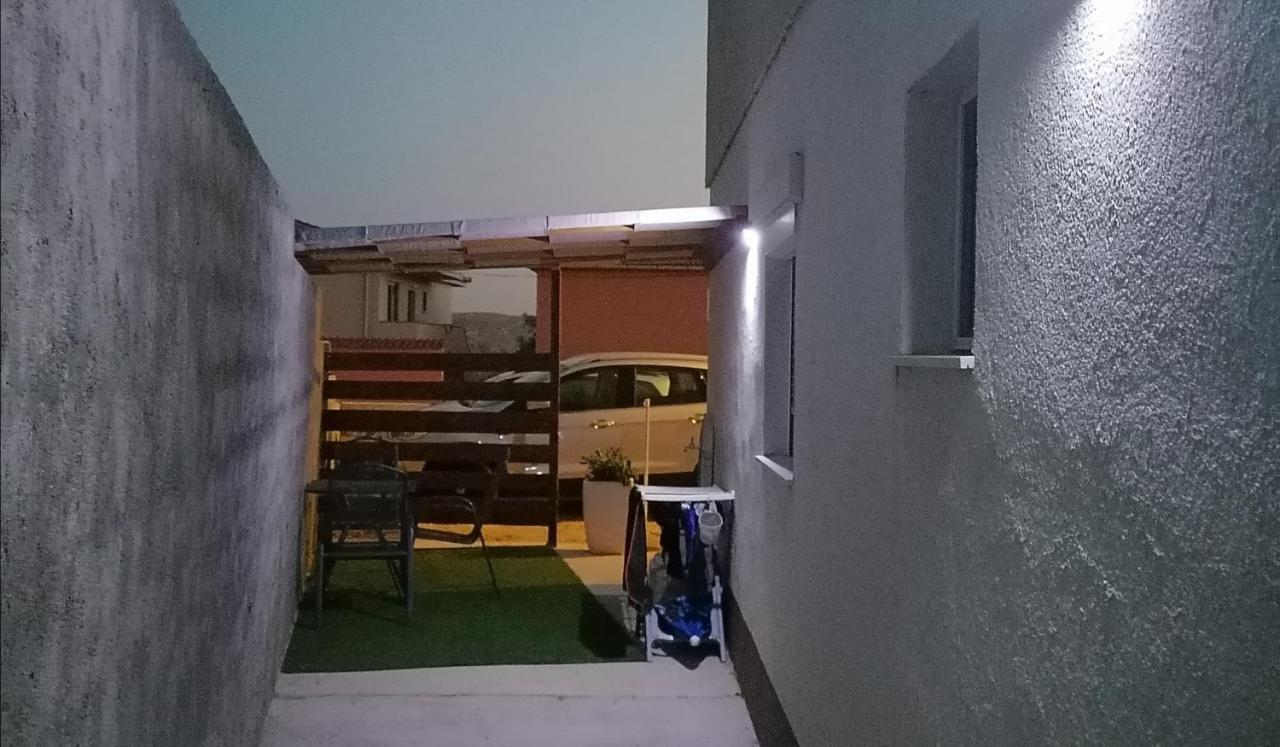 Apartman Lidija Dinjiska Bagian luar foto